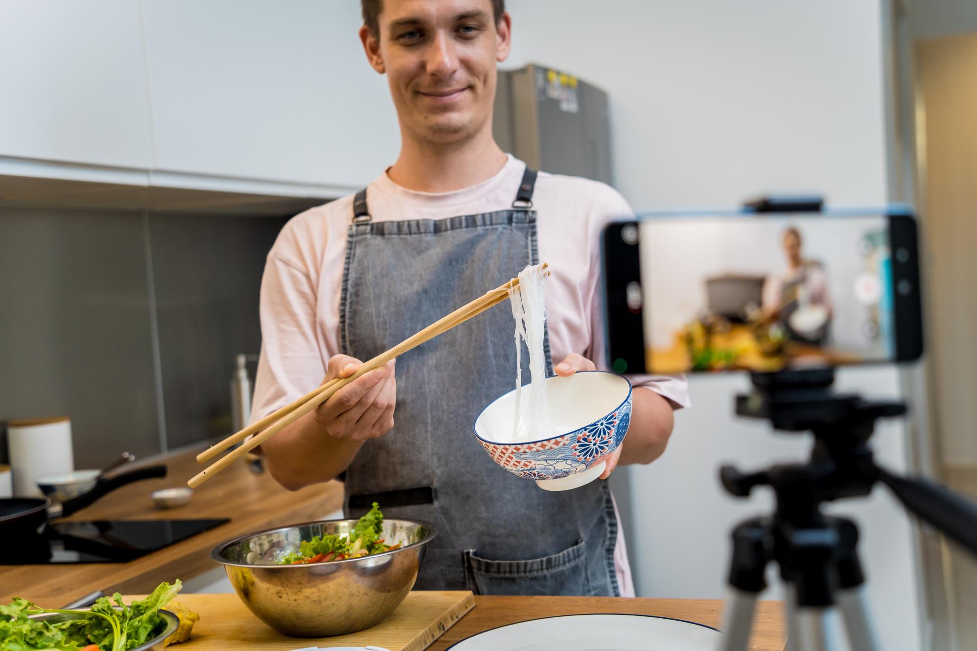 Chef in videochiamata con studenti